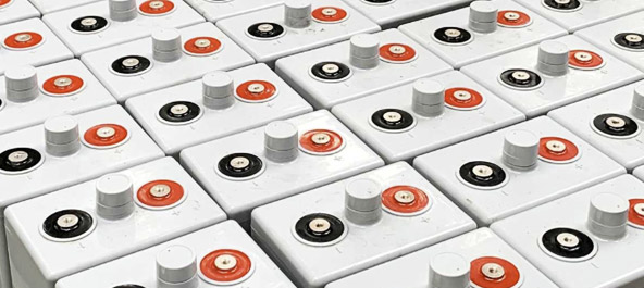 <p>Experienced team quickly diagnoses issues like aging and capacity loss, optimizes performance, and extends battery life. Cost-effective maintenance ensures continuous operation.</p>
